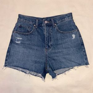 Medium wash high waisted Uniqlo shorts! Size 26